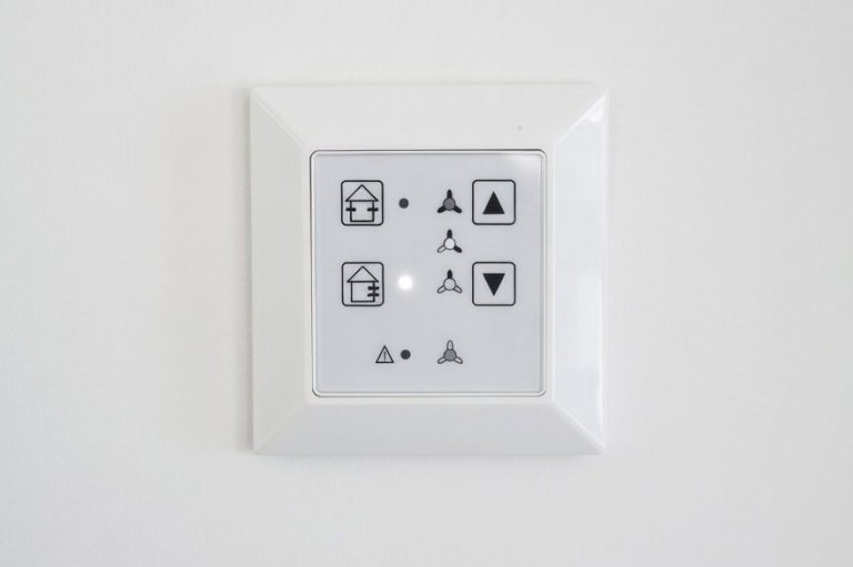 Steuerung der Lüftungsanlage Steuereinheit eines dezentralen Lüftungssystems mit Wärmerückgewinnung